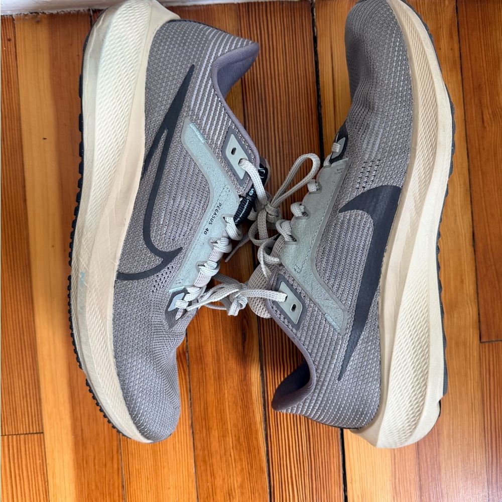 Men's Nike Pegasus 40 size 10.5